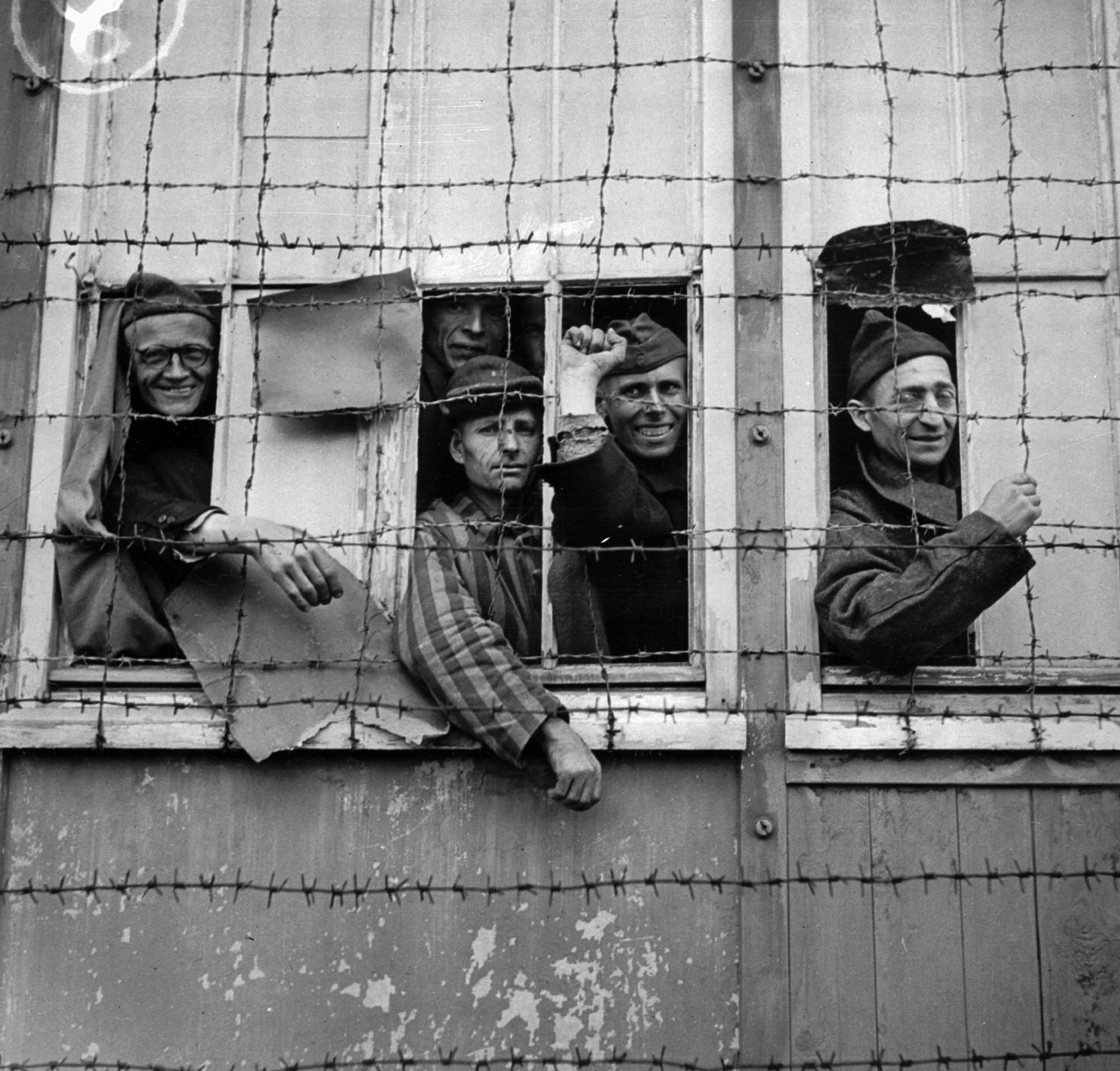 Fångar i koncentrationslägret Dachau, Tyskland, 1945.