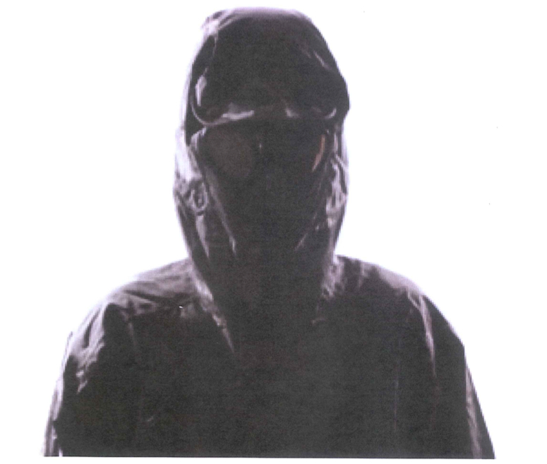 Gärningsmännen som stormade in på Oasen den 1 juli 2010 var klädda i mörka kläder och bar skidglasögon. Åklagarna misstänkter att "Torpeden" var en av de två.
