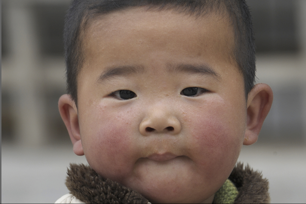 Kommunistregimen i Kina tvångssteriliserar nu befolkningen - det finns för många barn, tycker de.