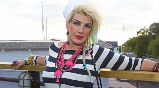Den färgstarka profilen Kitty Jutbring lurade läsarna att hennes ett par månader gamla dotter skulle byta namn från Nikki-Lo till Malin. De flesta läsare och fans genomskådade dock lögnen. Den färgstarka profilen Kitty Jutbring lurade läsarna att hennes ett par månader gamla dotter skulle byta namn från Nikki-Lo till Malin. De flesta läsare och fans genomskådade dock lögnen.