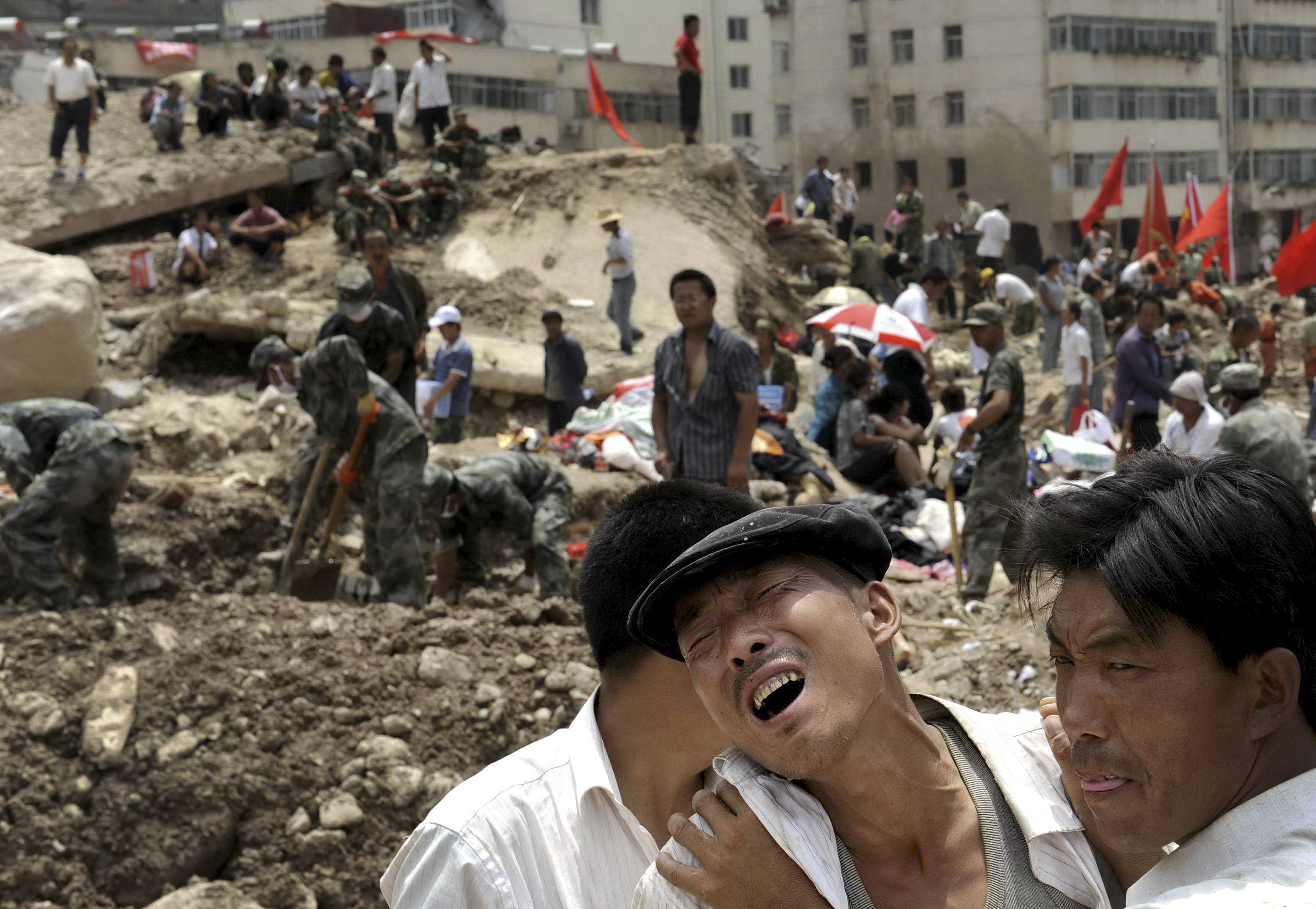 Över 700 personer har dött av jordskreden i Kina.