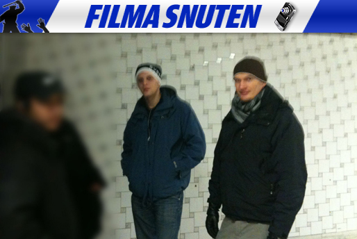 När polisen Martin Bergström (t.v.) tillsammans med sin kollega Carl Larsson (t.h.) gjorde ett mer hetsigt ingripande mot Jesper Nilsson gick det inte lika lugnt till vid Hornstulls tunnelbanestation.