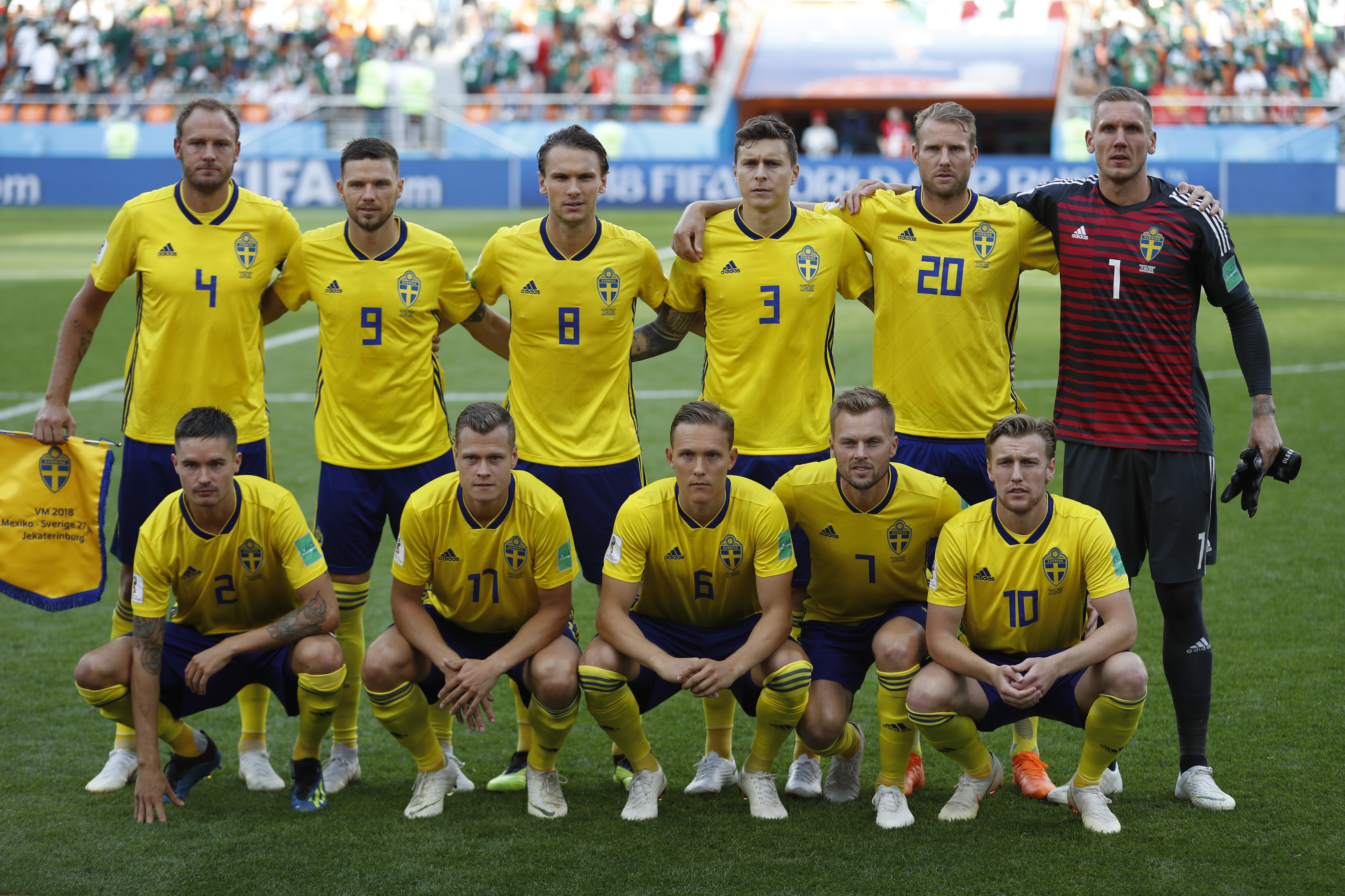 Delar av den svenska VM-truppen innan matchen mot Mexiko. Delar av den svenska VM-truppen innan matchen mot Mexiko.