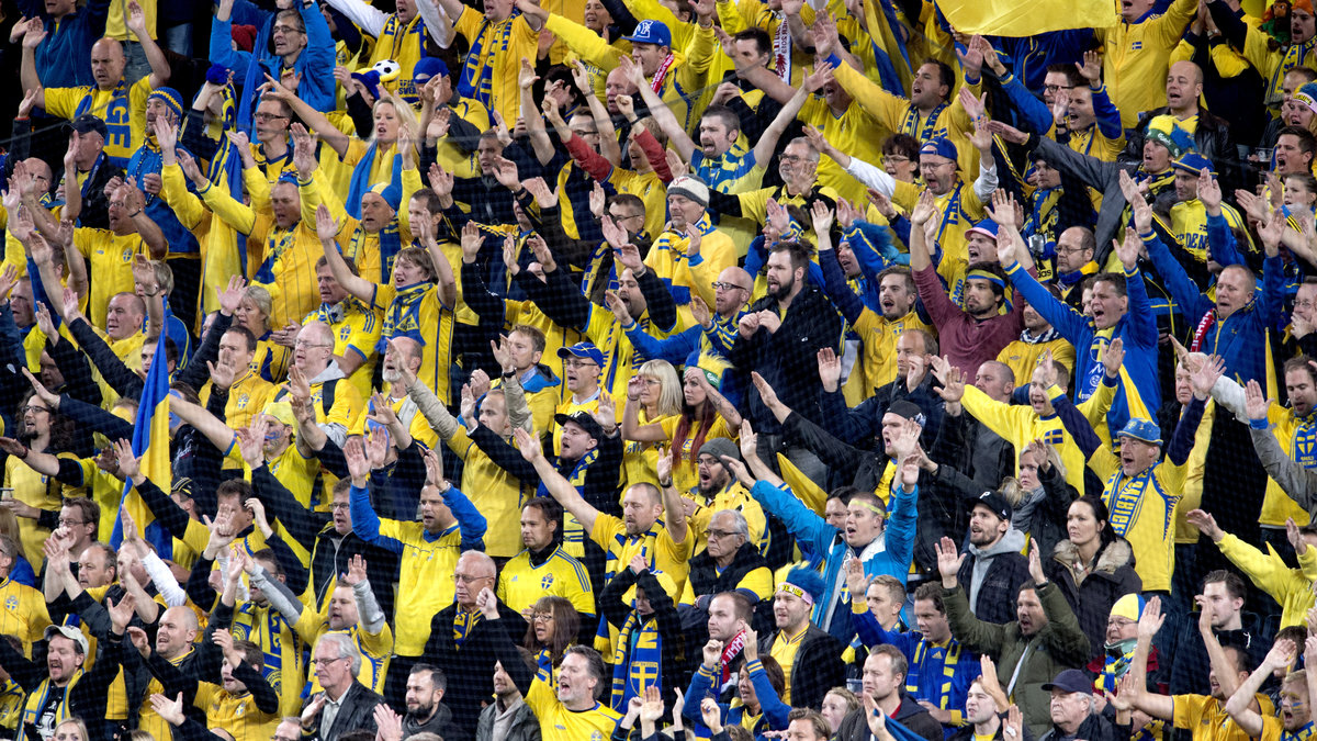 Den svenska publiken måste bära fram det svenska laget i matchen på Friends Arena på tisdagen.