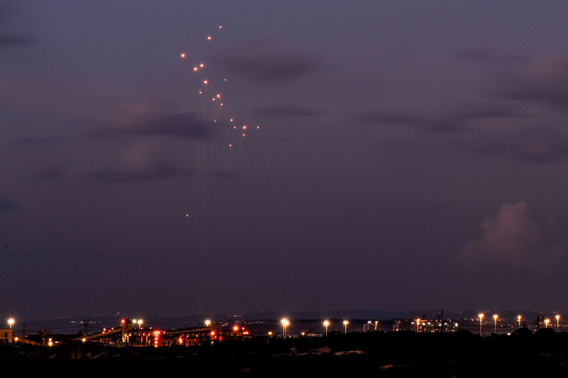 Roboten mot centrala Israel sköts enligt den israeliska militären ned innan den orsakade skada. Bilden togs vid en annan attack i måndags.