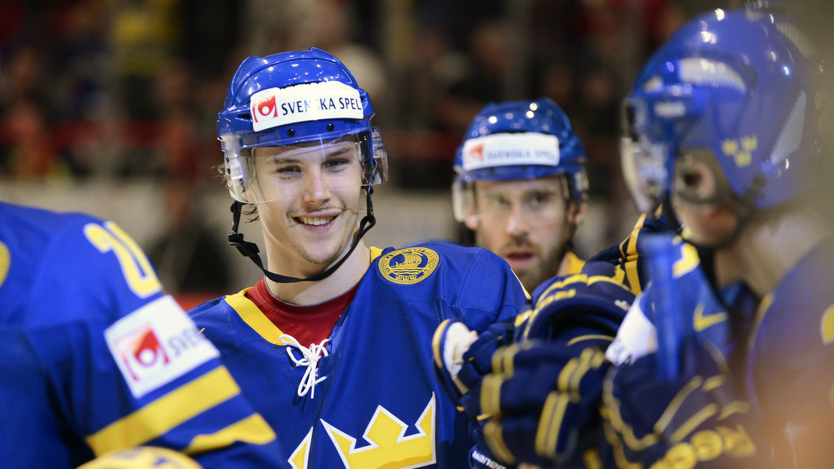 NHL-stjärnan Erik Karlsson hoppas att Hockeyligan ändrar sig i fall lockouten blir verklighet.