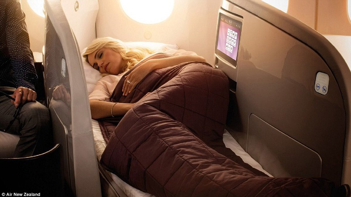 2. Air New Zealand. Flera flygbolag har förbättrat sin business class avsevärt de senaste åren och även Air New Zealand erbjuder en säng. 