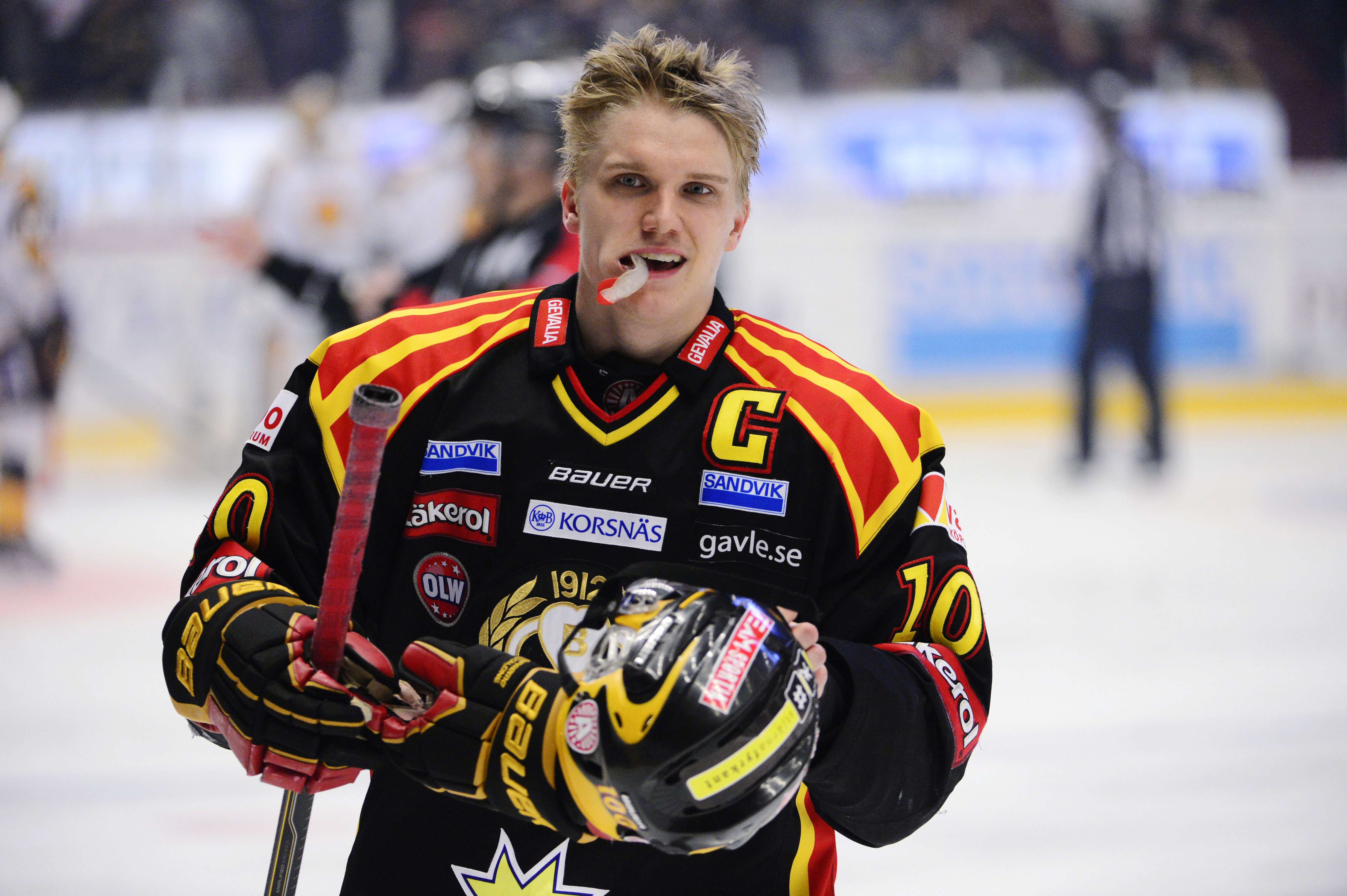 Jakob Silfverberg, här i Brynäströjan, fick inleda NHL-karriären som förlorare.