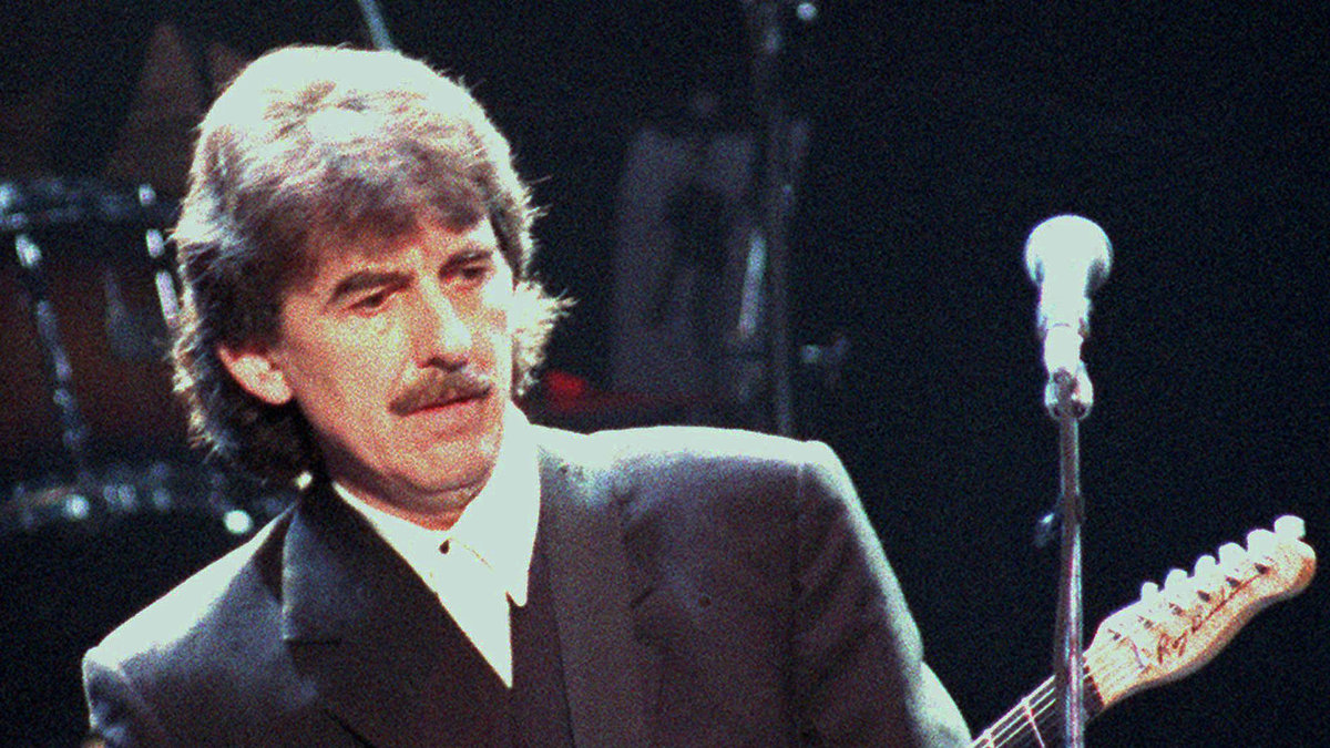 George Harrison blev knivhuggen sju gånger av ett fan som trodde han var utsänd av Gud.