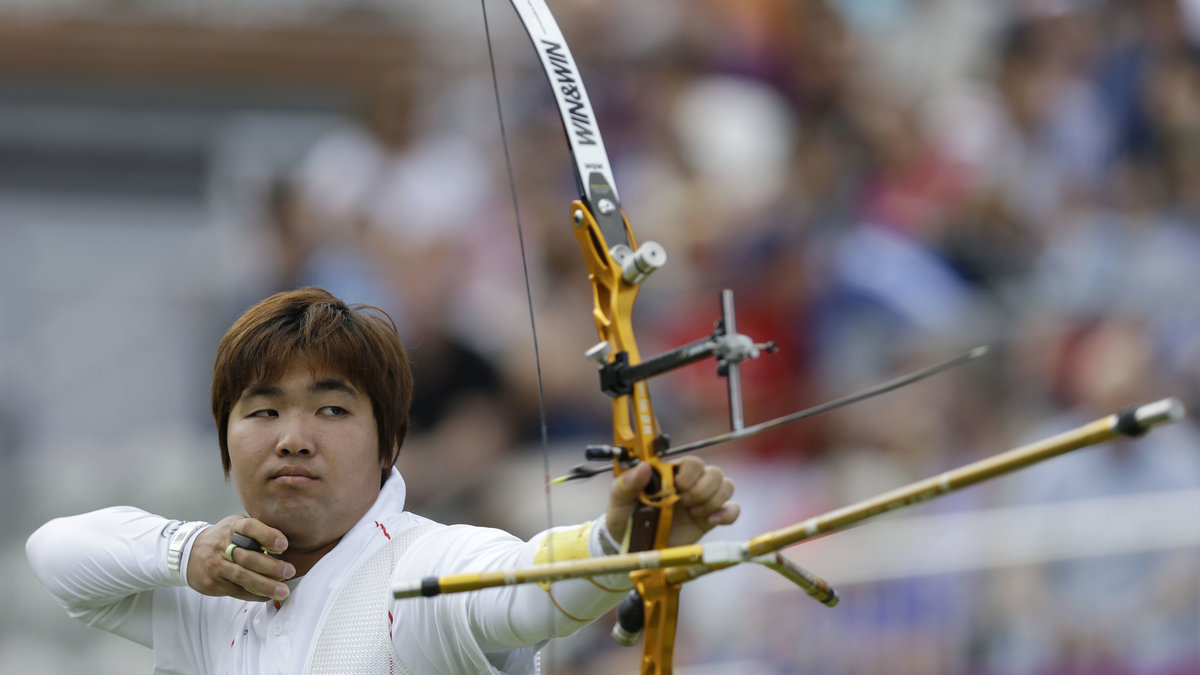 Sydkoreanen Im Dong-Hyun är nästan blind. Han utskiljer tavlan med hjälp av färgen. Det har inte stoppat honom från två OS-guld i lagtävling 2004 och 2008 – och världsrekord direkt i London-OS.