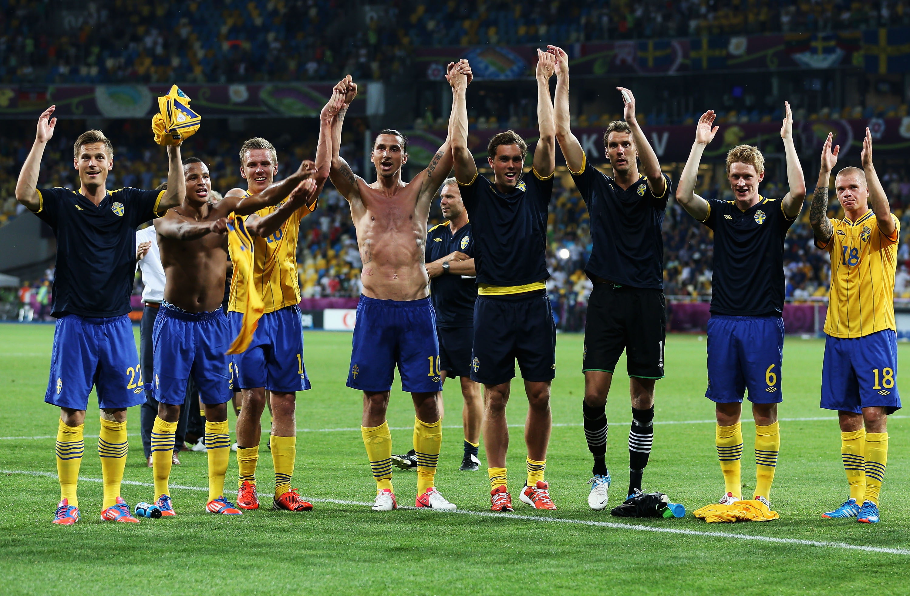 Svenskarna tackar fansen.