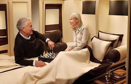 Singapore Airlines erbjuder också privata sviter. Där kan man chilla och till exempel spela lite schack med en polare. Singapore Airlines erbjuder också privata sviter. Där kan man chilla och till exempel spela lite schack med en polare.