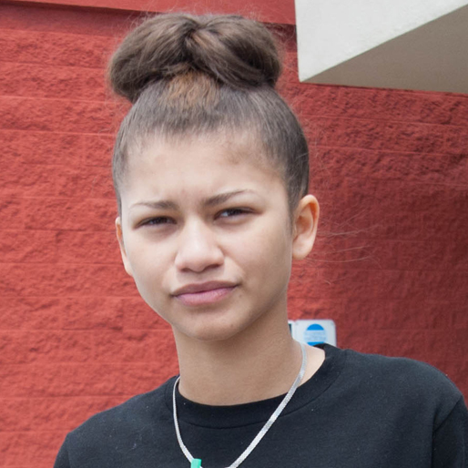 Zendaya skippar sminket när hon tar en kaffe i Los Angeles. Zendaya skippar sminket när hon tar en kaffe i Los Angeles.
