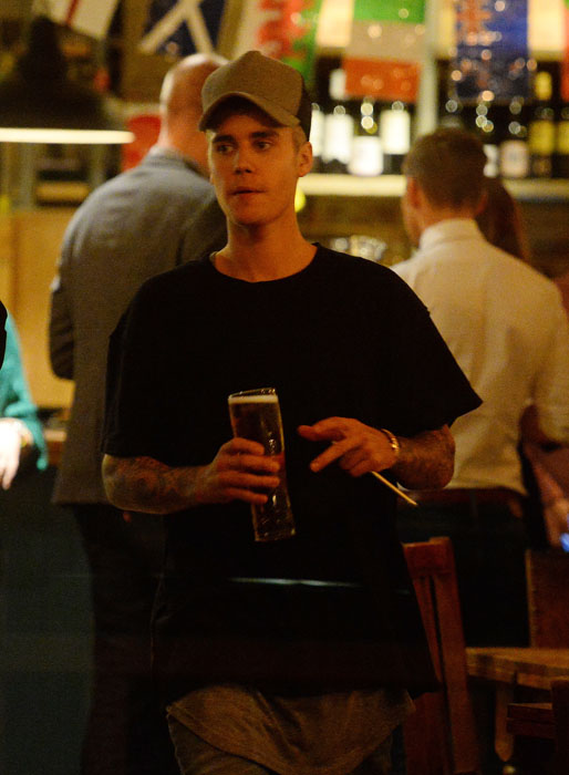 Justin Bieber hade en rejäl helkväll i London. Justin Bieber hade en rejäl helkväll i London.