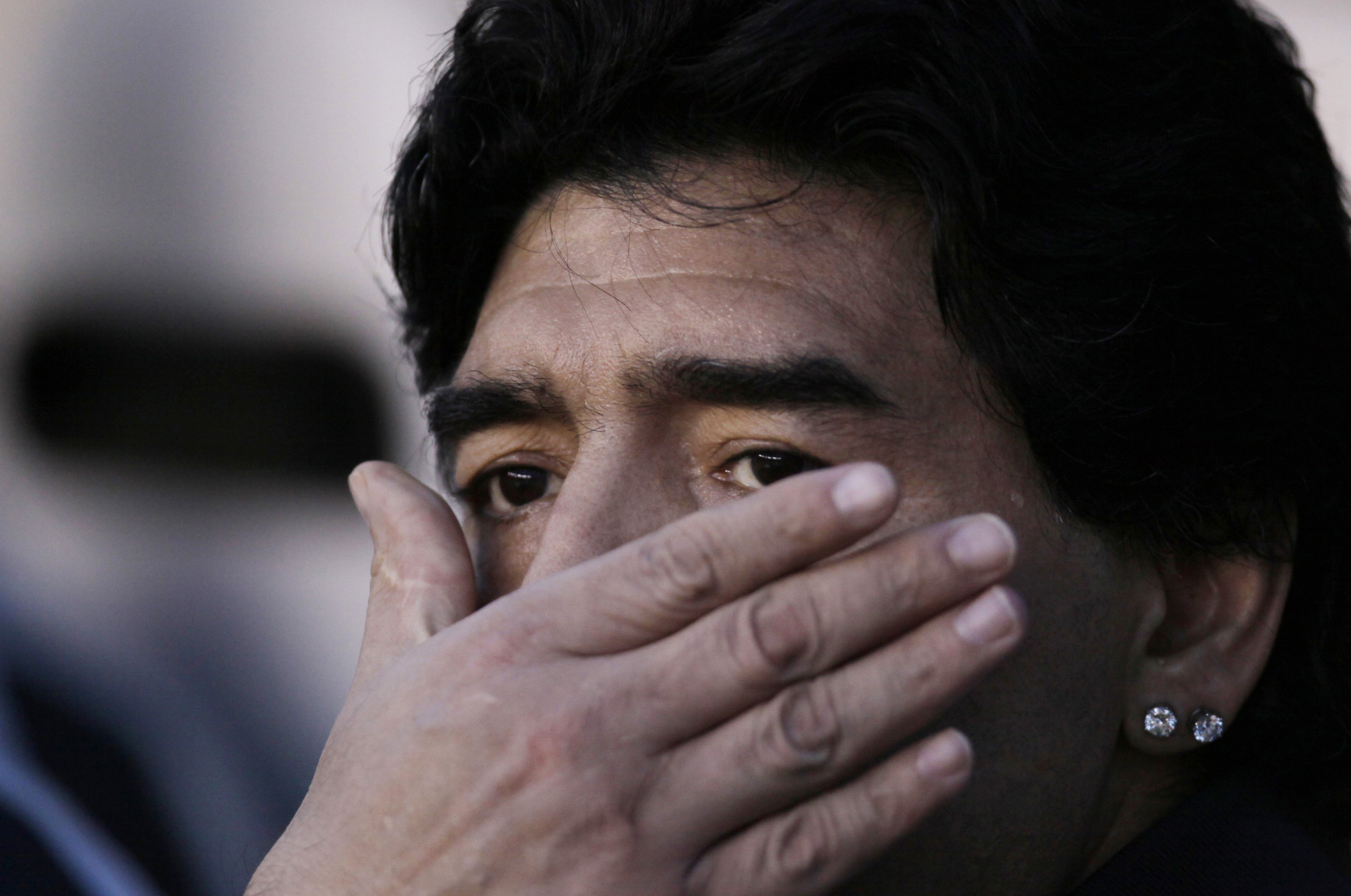 Maradona med sina feta örhängen. 