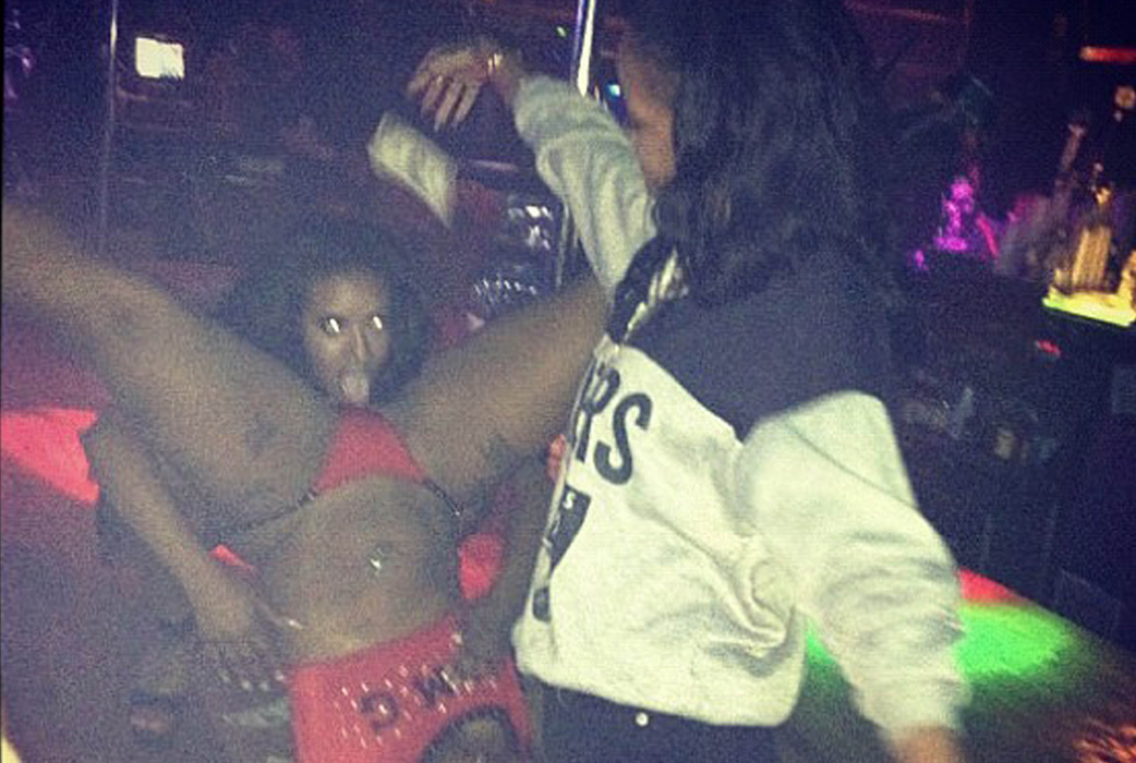När Rihanna fyllde 22 år år 2010 så firade hon med buller och brak. Dessutom anlitade hon en strippa med artistnamnet Bridget The Midget. 