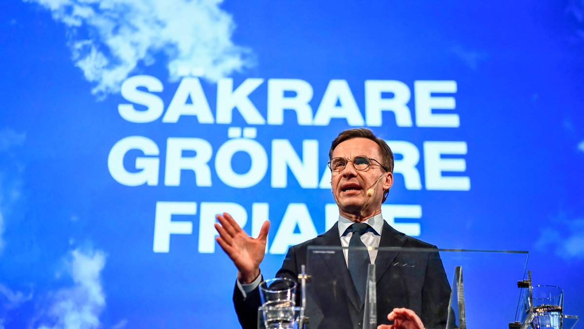Statsminister Ulf Kristersson talar under Moderaternas konferens i Karlstad.