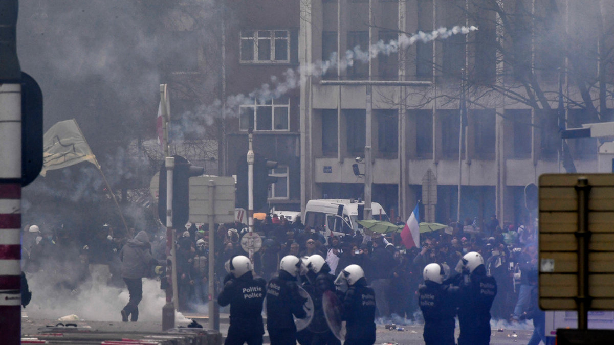 Polisen använde bland annat tårgas mot demonstranter i Bryssel.