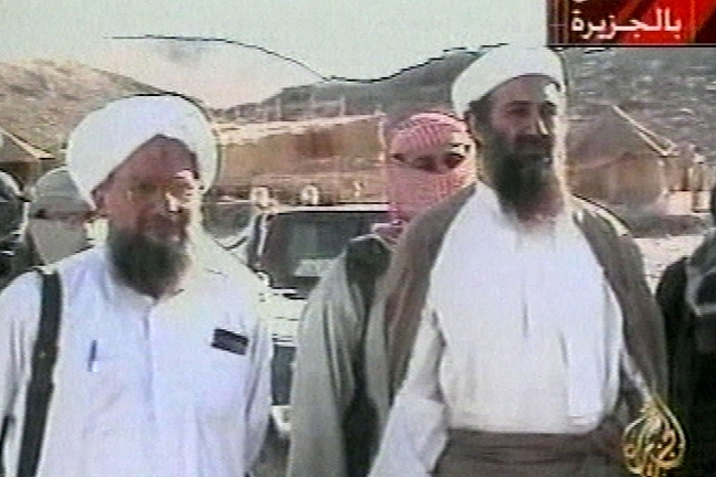 Ayman al-Zawahiri tillsammans med Usama bin Ladin. FBI:s belöning om han fångas: 25 miljoner dollar.