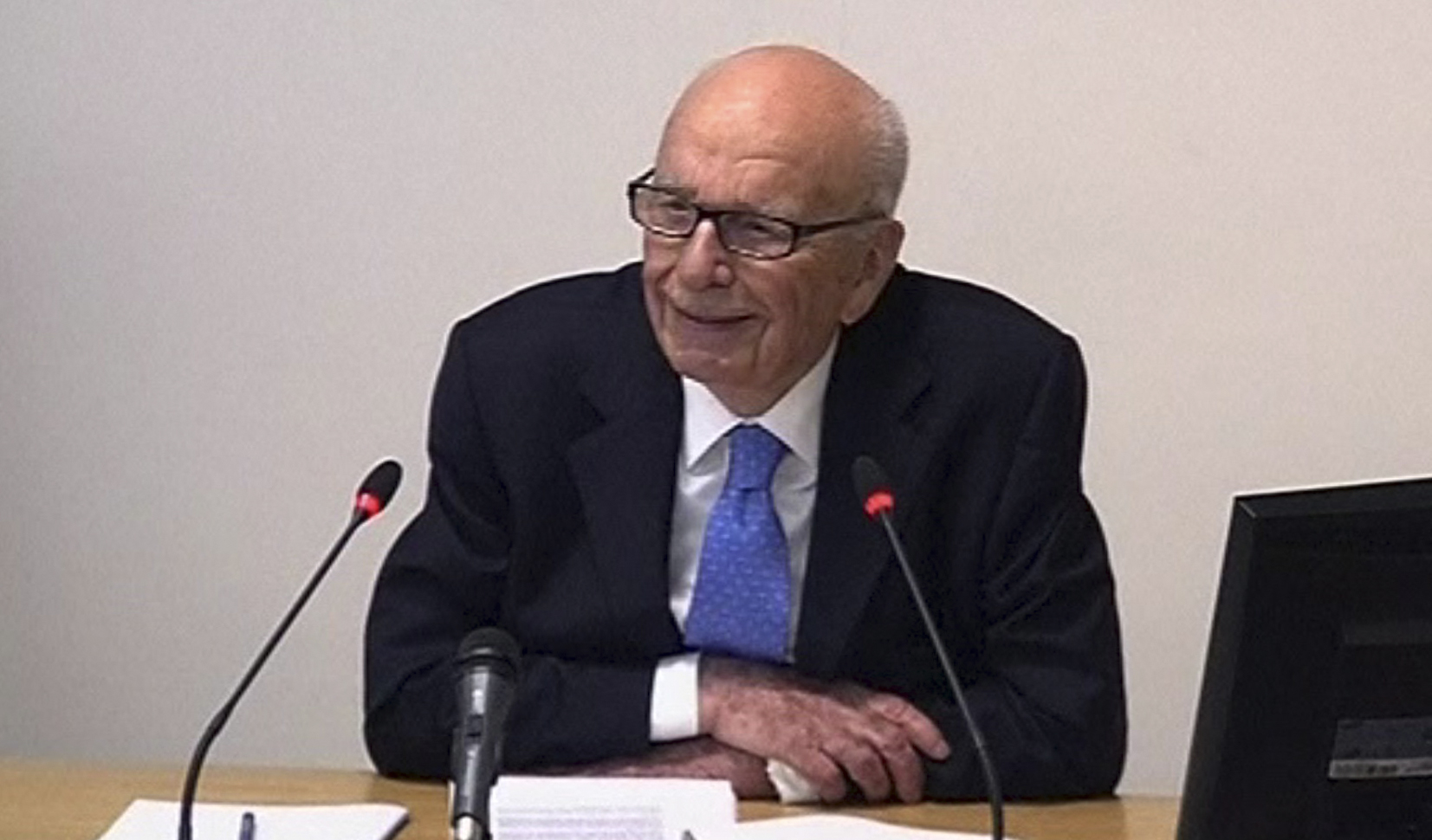 Rupert Murdoch förhörs under onsdagen om pressetiken och hans relationer med regeringen.