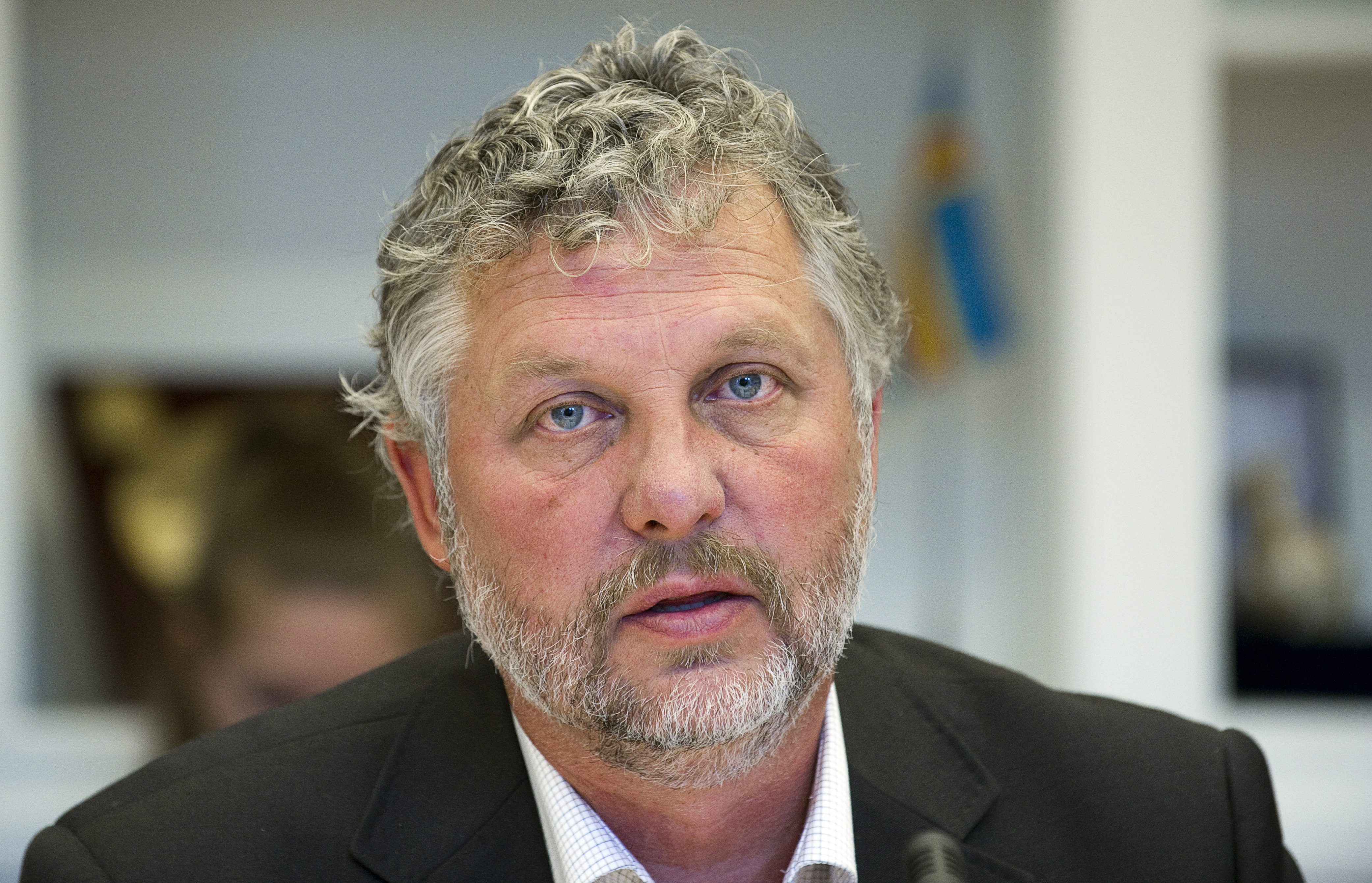 KU:s ordförande Peter Eriksson (MP) öppnar för att partierna ska diskutera en misstroendeförklaring mot Kristersson.