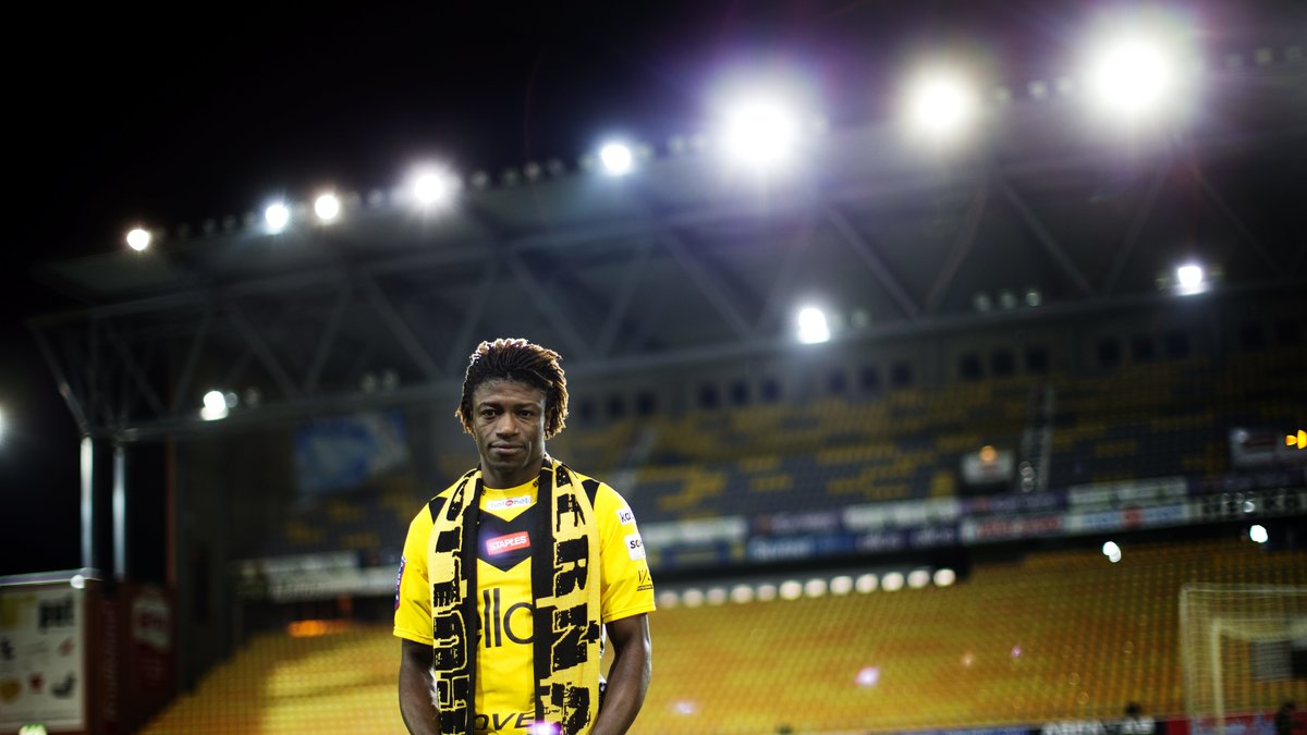Mohamed Bangura har hotats av AIK-anhängare och nu anklagar Elfsborg AIK för att ha hällt bensin på elden. 