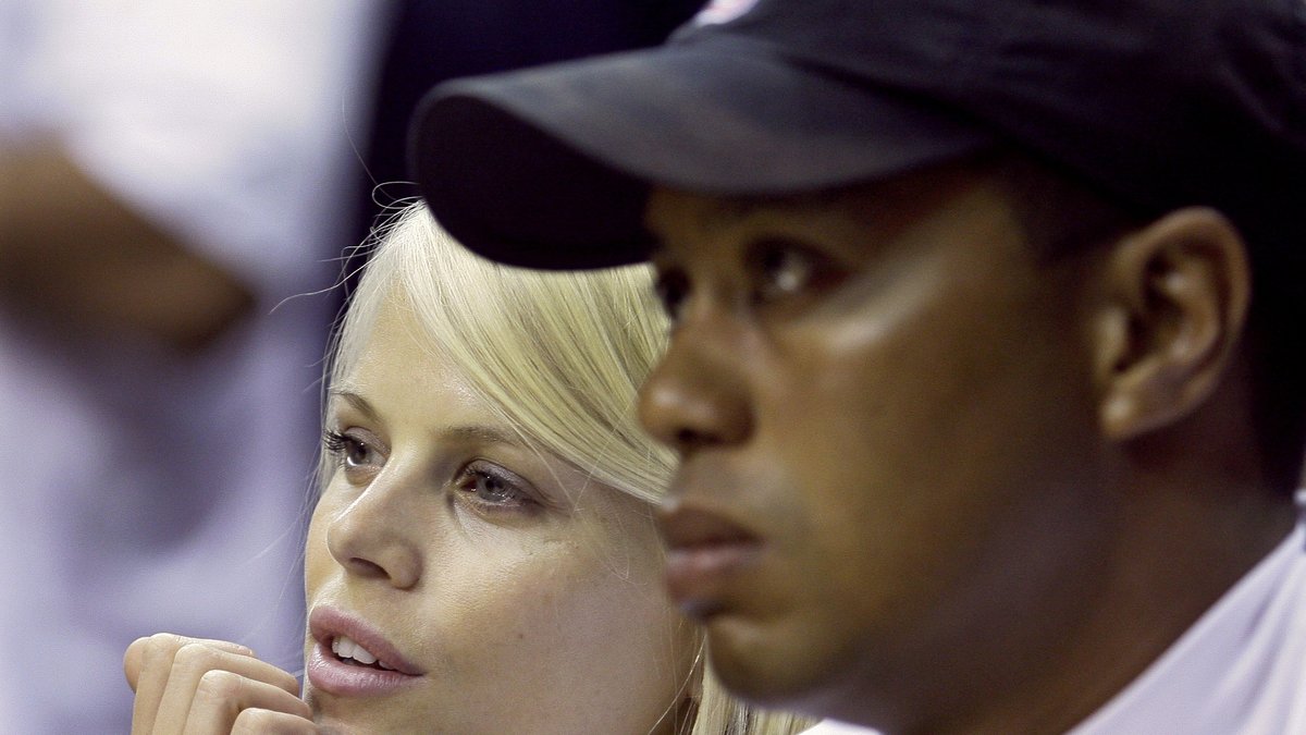 Skilsmässan var ett faktum efter att det uppdagades att Tiger Woods hade varit otrogen mot Elin. 