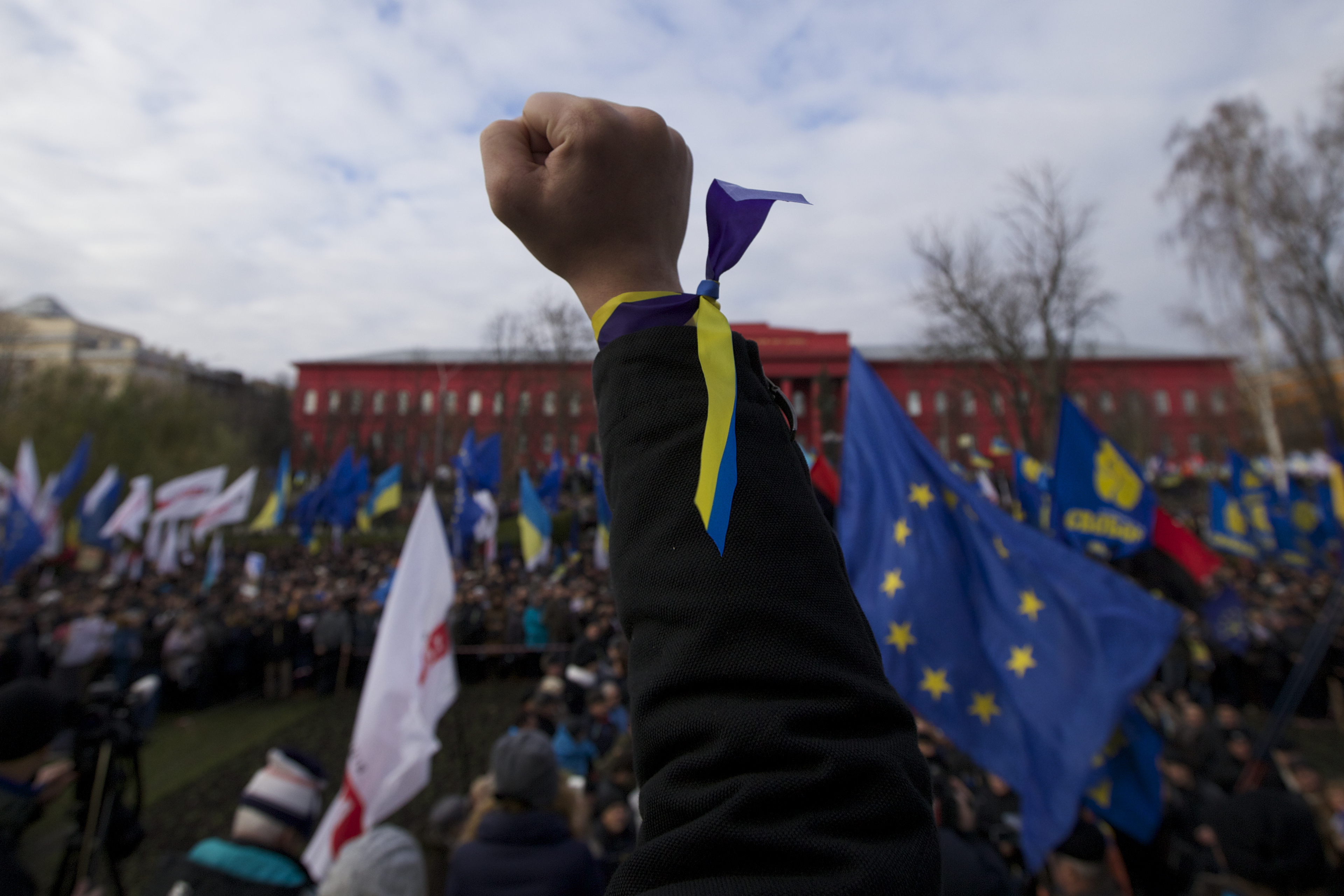 Den sista stenen lär inte vara kastad i Kiev. Den sista stenen lär inte vara kastad i Kiev.