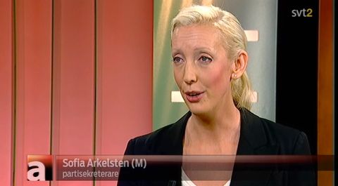 Moderaternas partisekreterare Sofia Arkelsten gläds åt framgångarna i opinionen.
