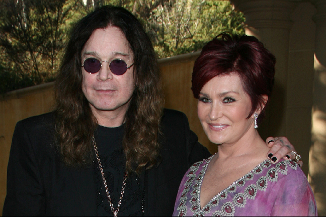 Ozzy och Sharon Osbourne var skyldiga skattemyndigheten mer än $1.7 miljoner dollar, omkring 11,5 miljoner svenska kronor. Vad alla de pengarna lades på i stället kan bara spekuleras om, kanske på hundmat eller Ozzys AA-möten. Ozzy och Sharon Osbourne var skyldiga skattemyndigheten mer än $1.7 miljoner dollar, omkring 11,5 miljoner svenska kronor. Vad alla de pengarna lades på i stället kan bara spekuleras om, kanske på hundmat eller Ozzys AA-möten.