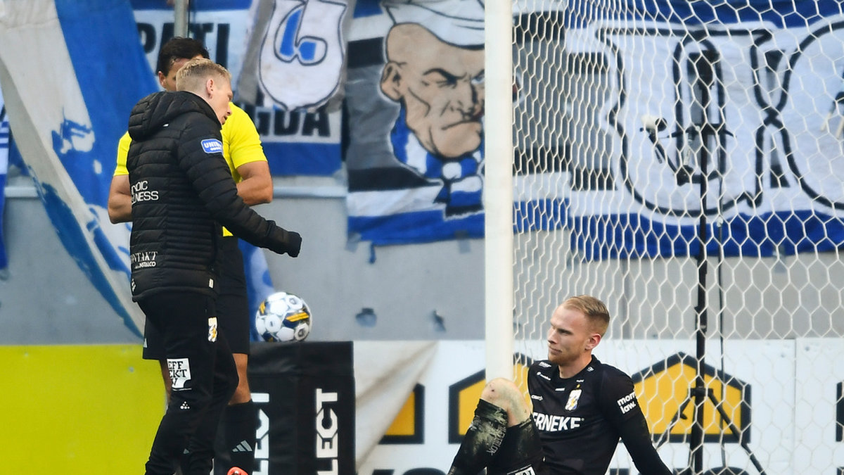 IFK Göteborgs målvakt Pontus Dahlberg drog på sig en skada i samband Kalmar FF:s första mål i 2–0-segern.