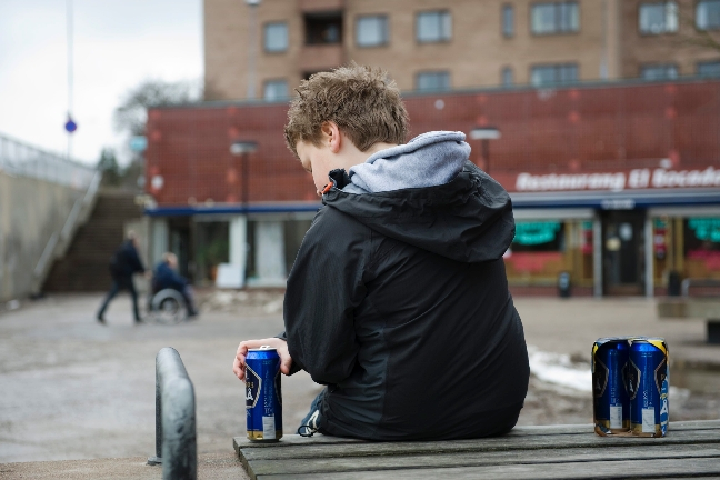 En annan studie visar att ungdomar som dricker mycket inte nödvändigtvis behöver få problem senare i livet - tvärtemot tidigare forskning.
