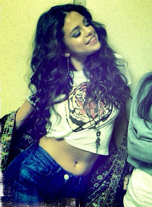 Selena Gomez i magtröja. Selena Gomez i magtröja.