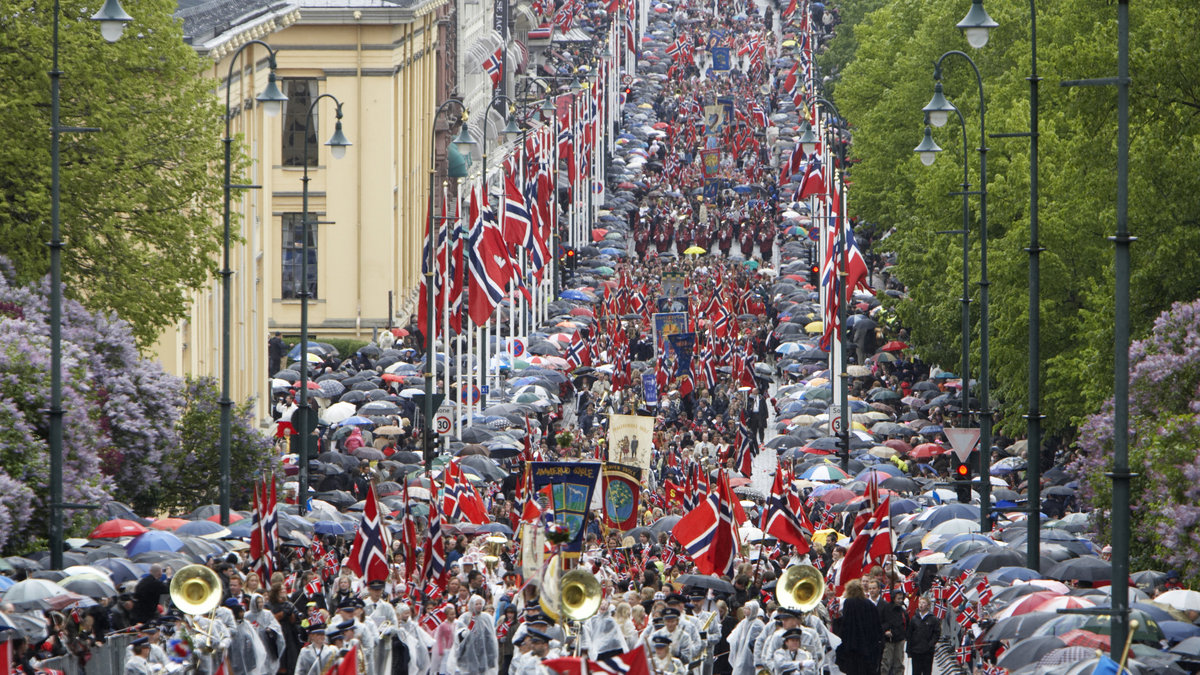 Den här paraden har dock inget med förslaget att göra. Det är från nationaldagen. Norges alltså. 