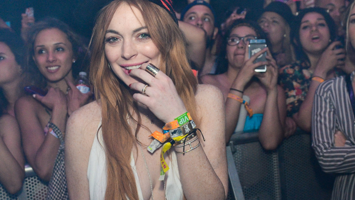 Singelpinglan Lindsay Lohan är ännu en av många stjärnor som har skaffat appen Tinder, något som avslöjades i tidningen Hollywood Reporter i mars 2014. 