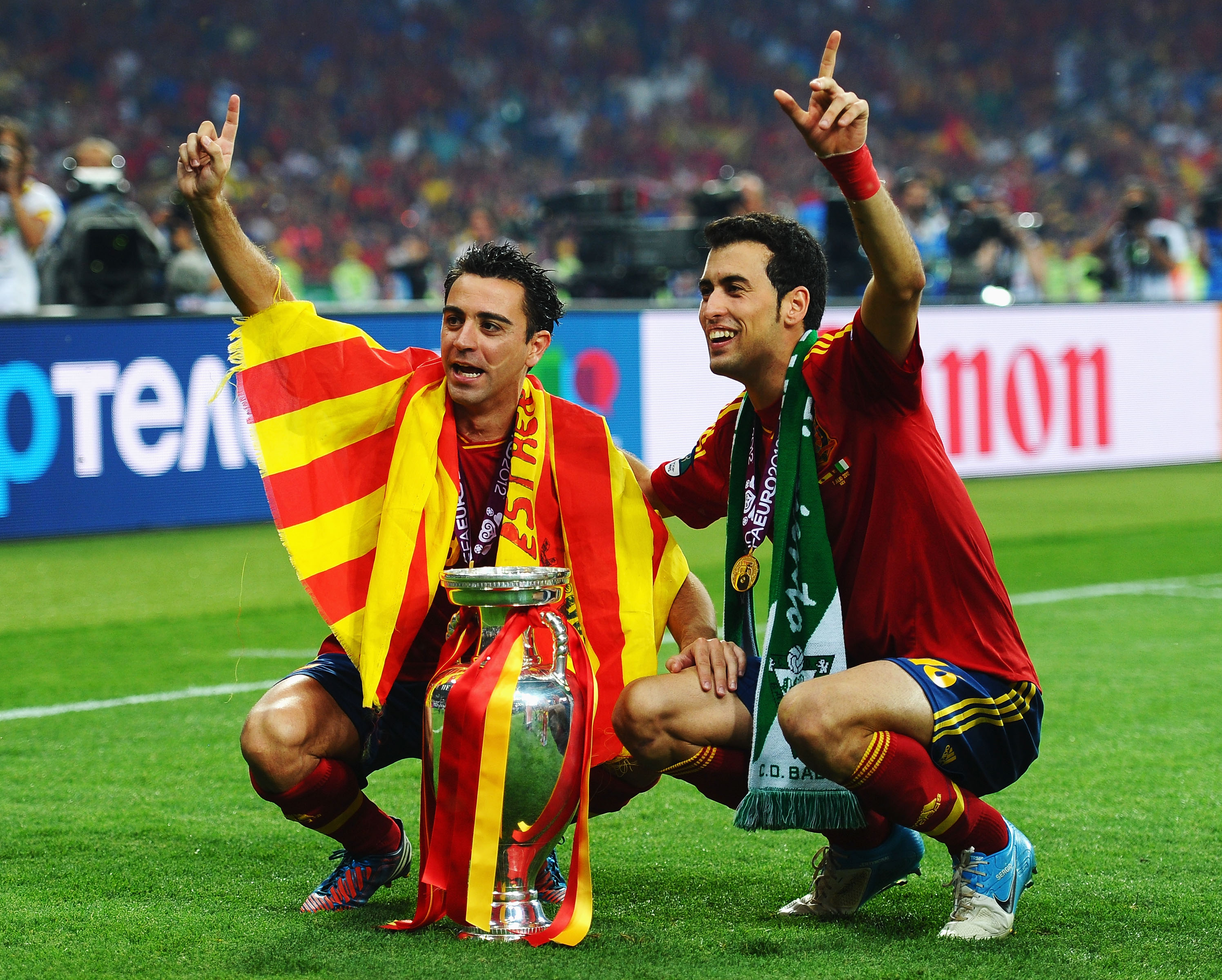 Xavi bar Kataloniens flagga. Xavi bar Kataloniens flagga.