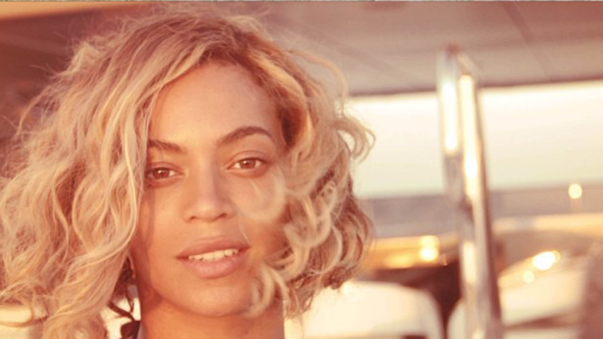Beyoncé skriver i sitt öppna brev i "The shriver report" att vi i dag inte lever jämställt