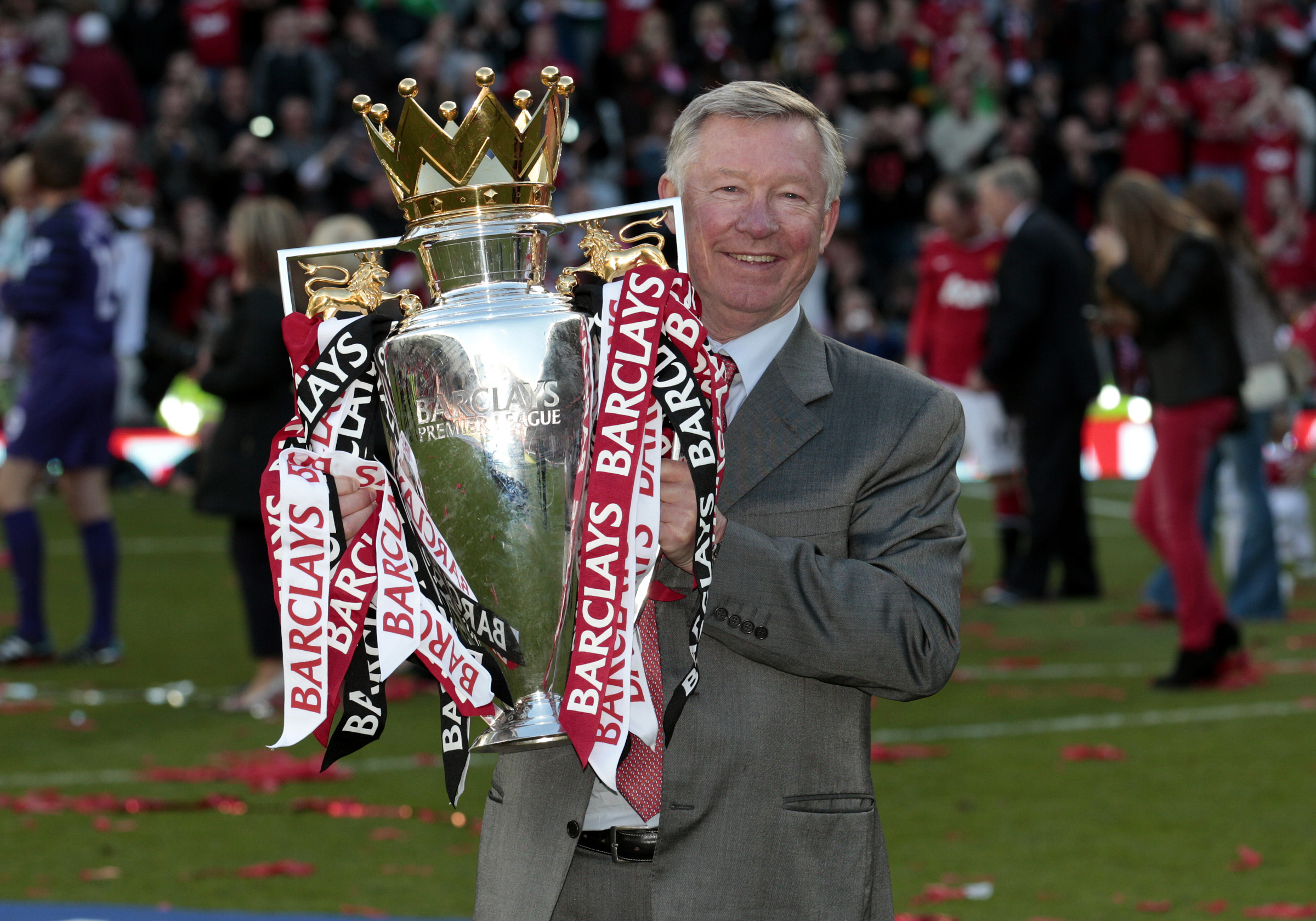 Säga vad man vill om var Ryan Giggs står i den historiska hierarkin, obestridligt är dock att Sir Alex Ferguson är den i särklass bäste managern genom tiderna. Punkt slut. Säga vad man vill om var Ryan Giggs står i den historiska hierarkin, obestridligt är dock att Sir Alex Ferguson är den i särklass bäste managern genom tiderna. Punkt slut.