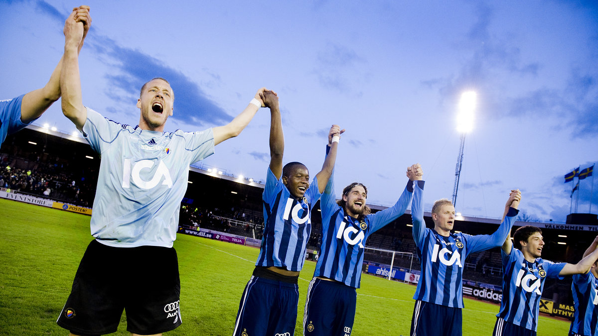 Glädje under 2009 efter en seger på Stockholms stadion. 