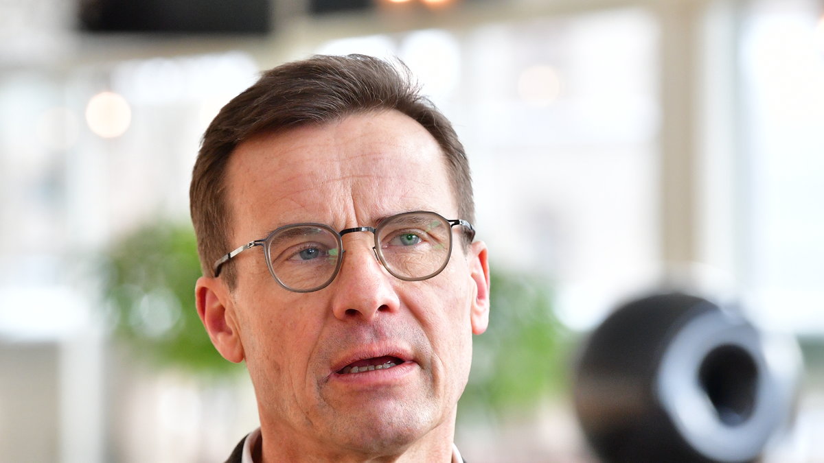 Ulf Kristersson svarar på kritiken från Löfven. 