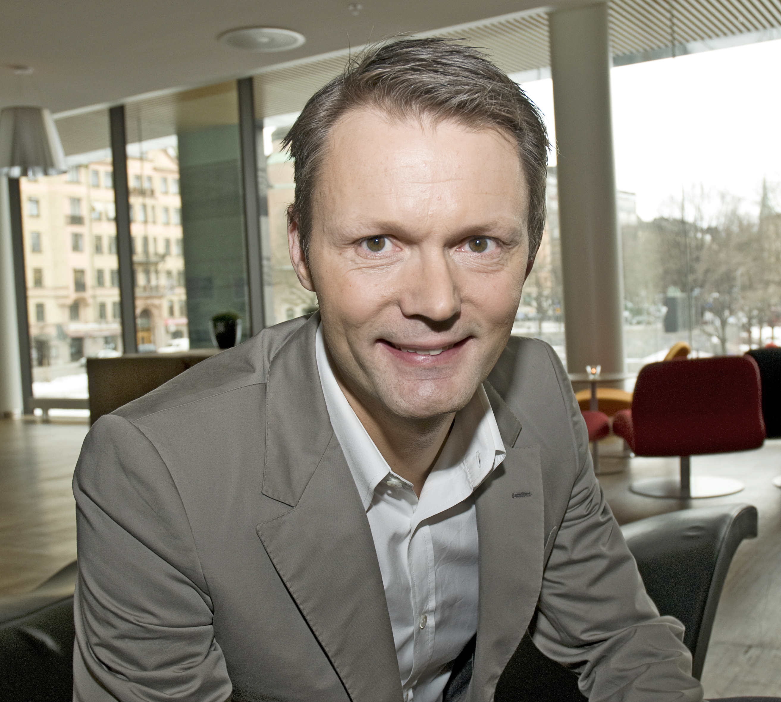 Felix Herngren är väldigt nöjd med framgångarna för humorserien Solsidan.