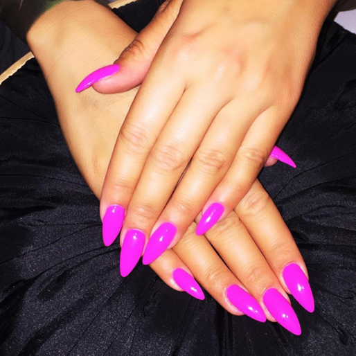 Amber Rose chockar med neonrosa. Amber Rose chockar med neonrosa.