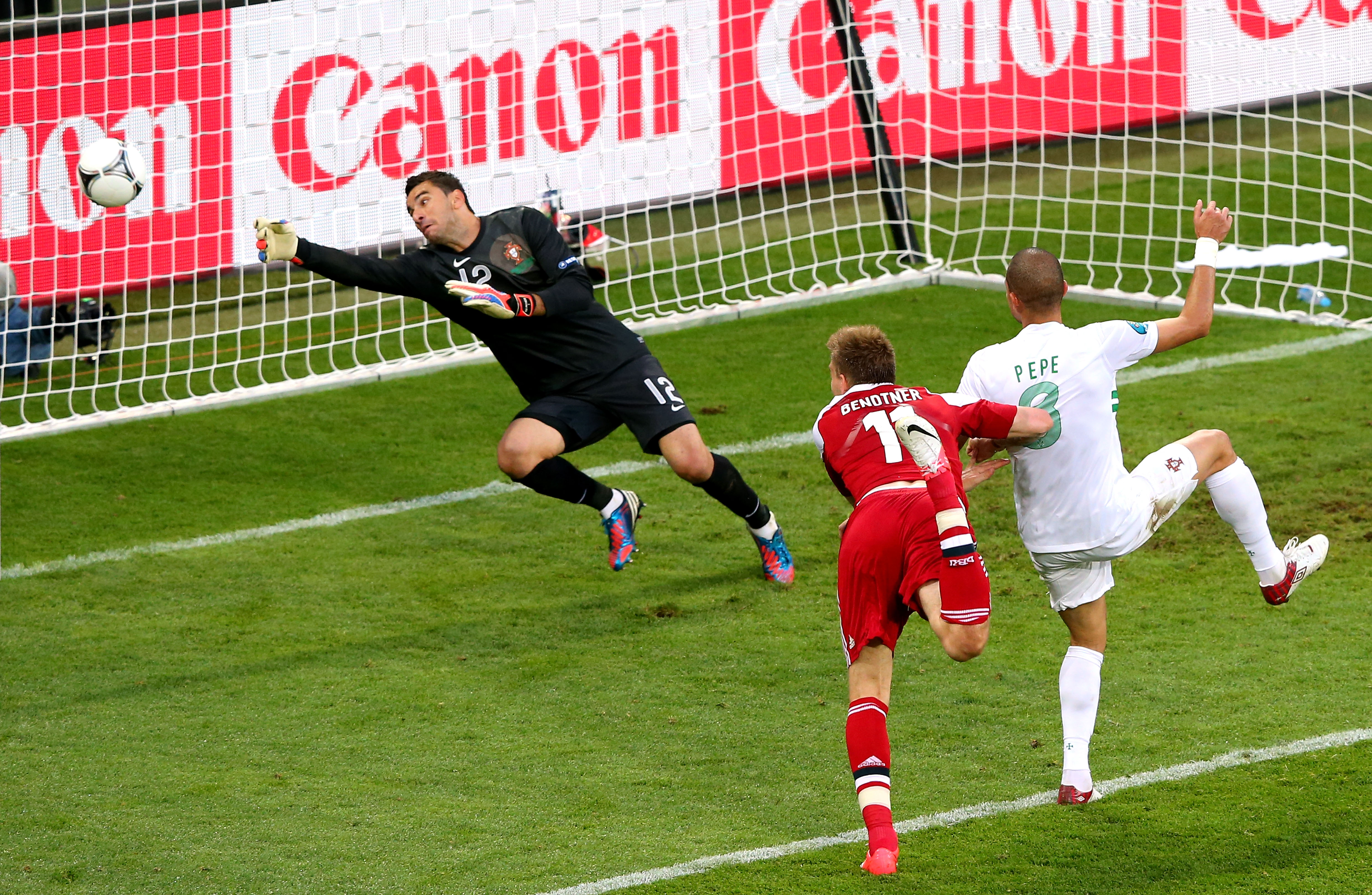 Bendtners nickmål var nära att rädda en poäng åt danskarna, men Portugal avgjorde på slutet.