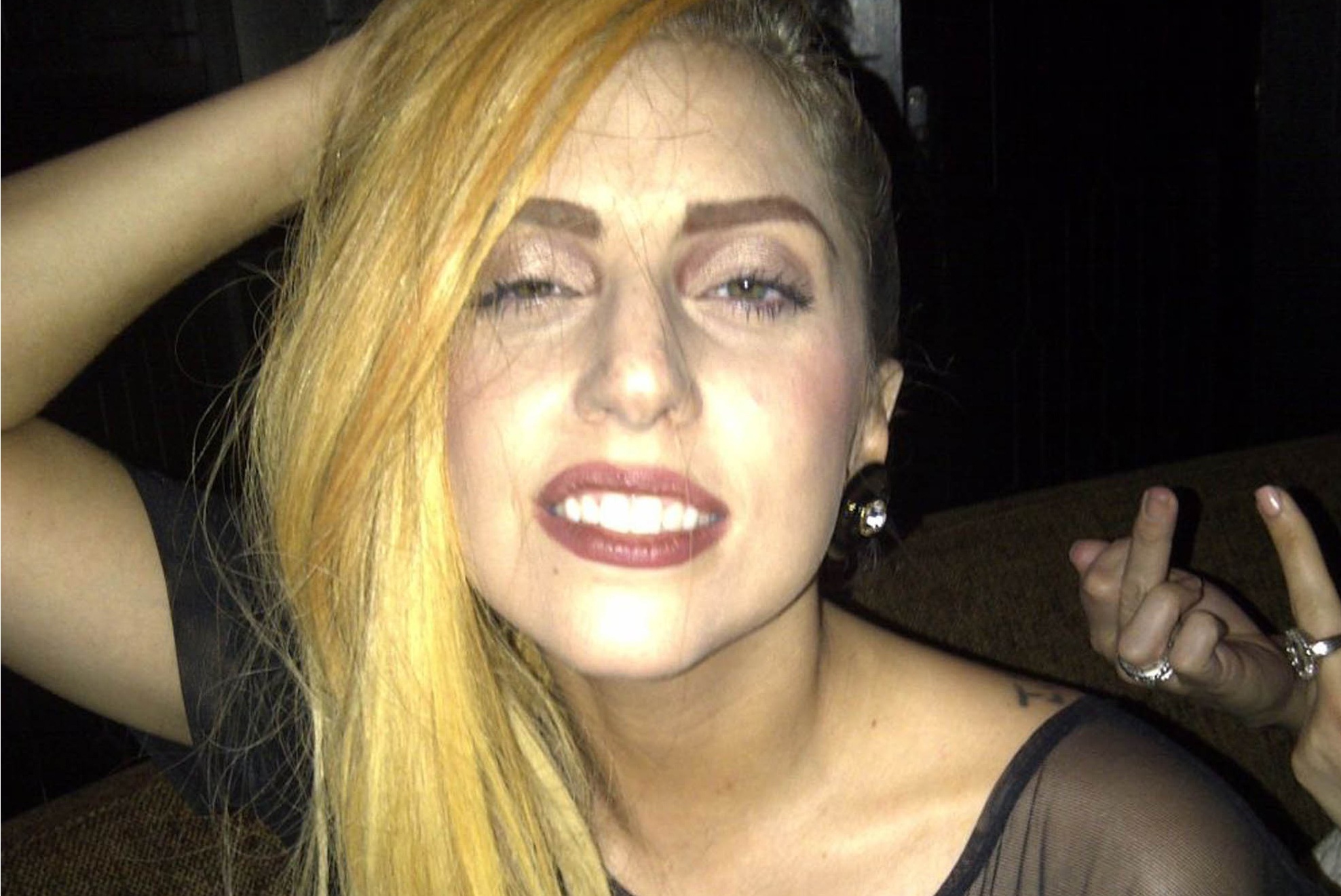 Lady Gaga vill inte vara sämre och festar hårt hon med. Lagom full...
