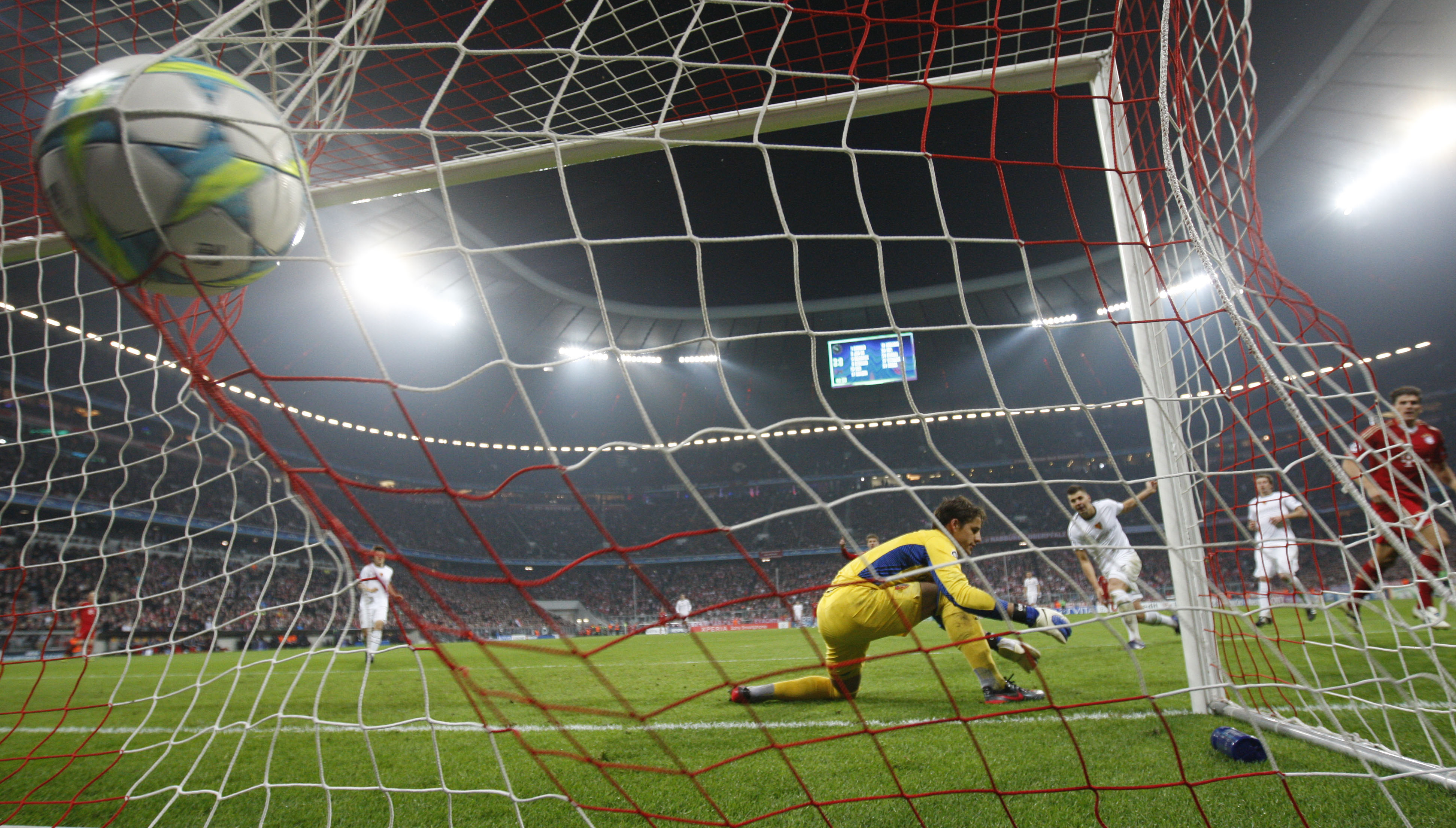 Ett av Bayern Münchens 25 mål i årets Champions League.