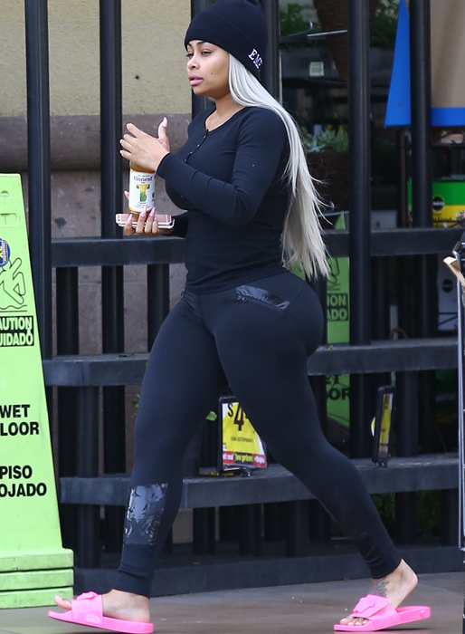 Blac Chyna shoppar i Los Angeles. Blac Chyna shoppar i Los Angeles.