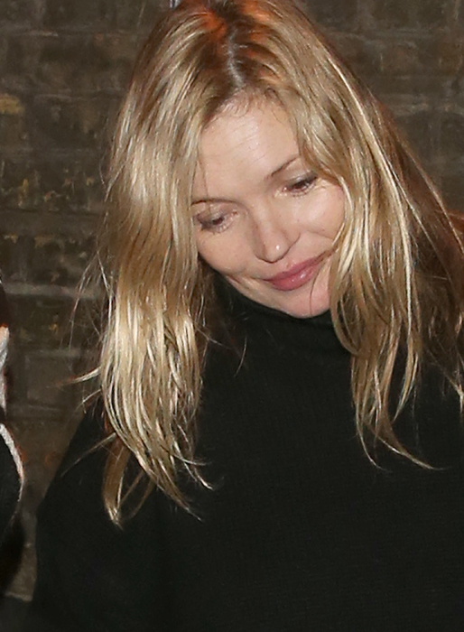 Kate Moss lämnar en nattklubb i London. Kate Moss lämnar en nattklubb i London.