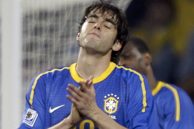 Kaká är skadad och blir borta i tre till fyra månader.