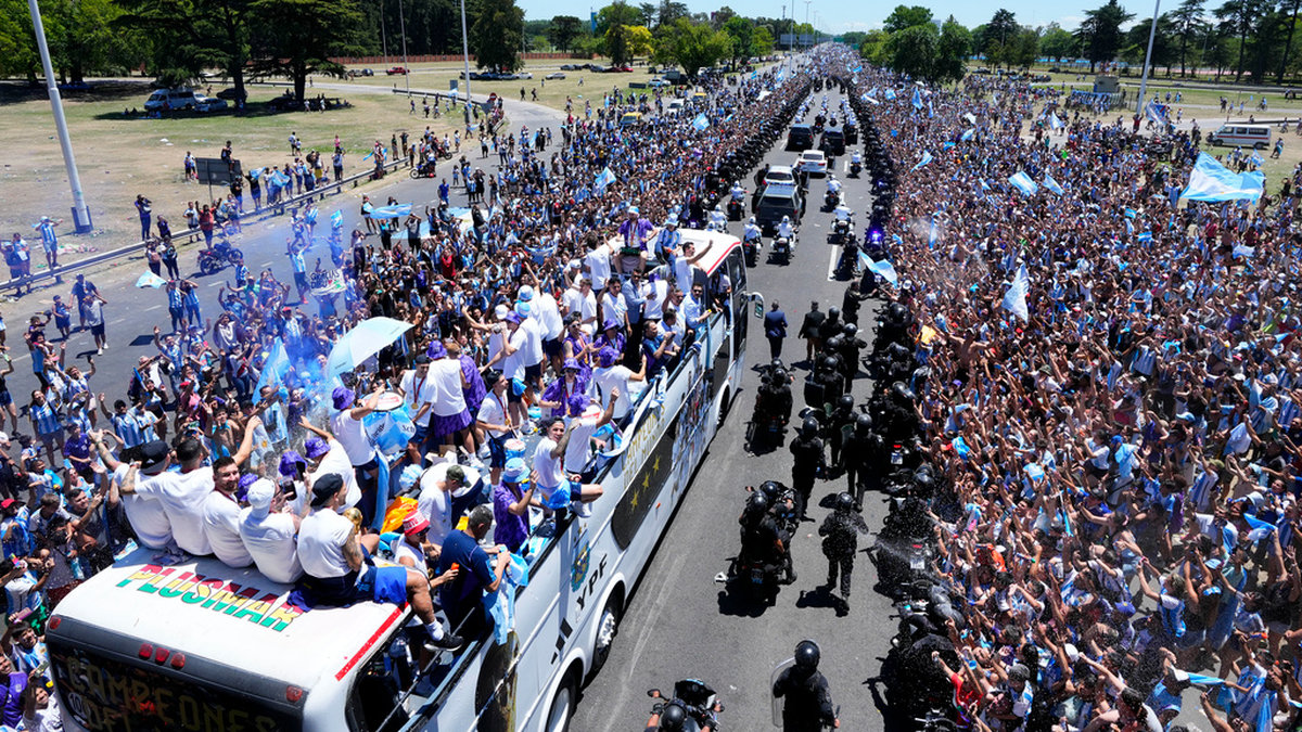 Fem miljoner människor, uppskattningsvis, var en del av paraden efter Argentinas VM-guld. Intresset är även stort när landslaget ska spela i Buenos Aires. Arkivbild.