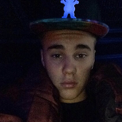 Trött Bieber efter en lång dag i studion. Trött Bieber efter en lång dag i studion.